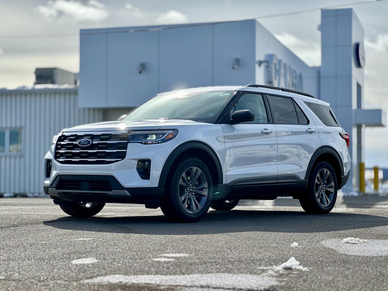 2026 Ford Explorer Active w/200A Pkg 4WD Photo3