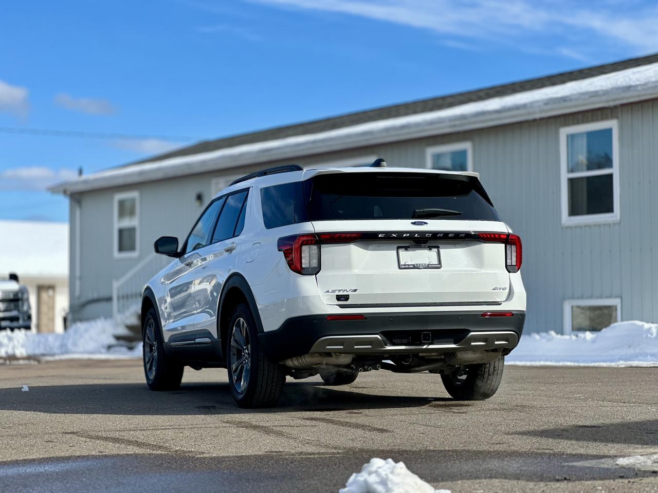 2026 Ford Explorer Active w/200A Pkg 4WD Photo4