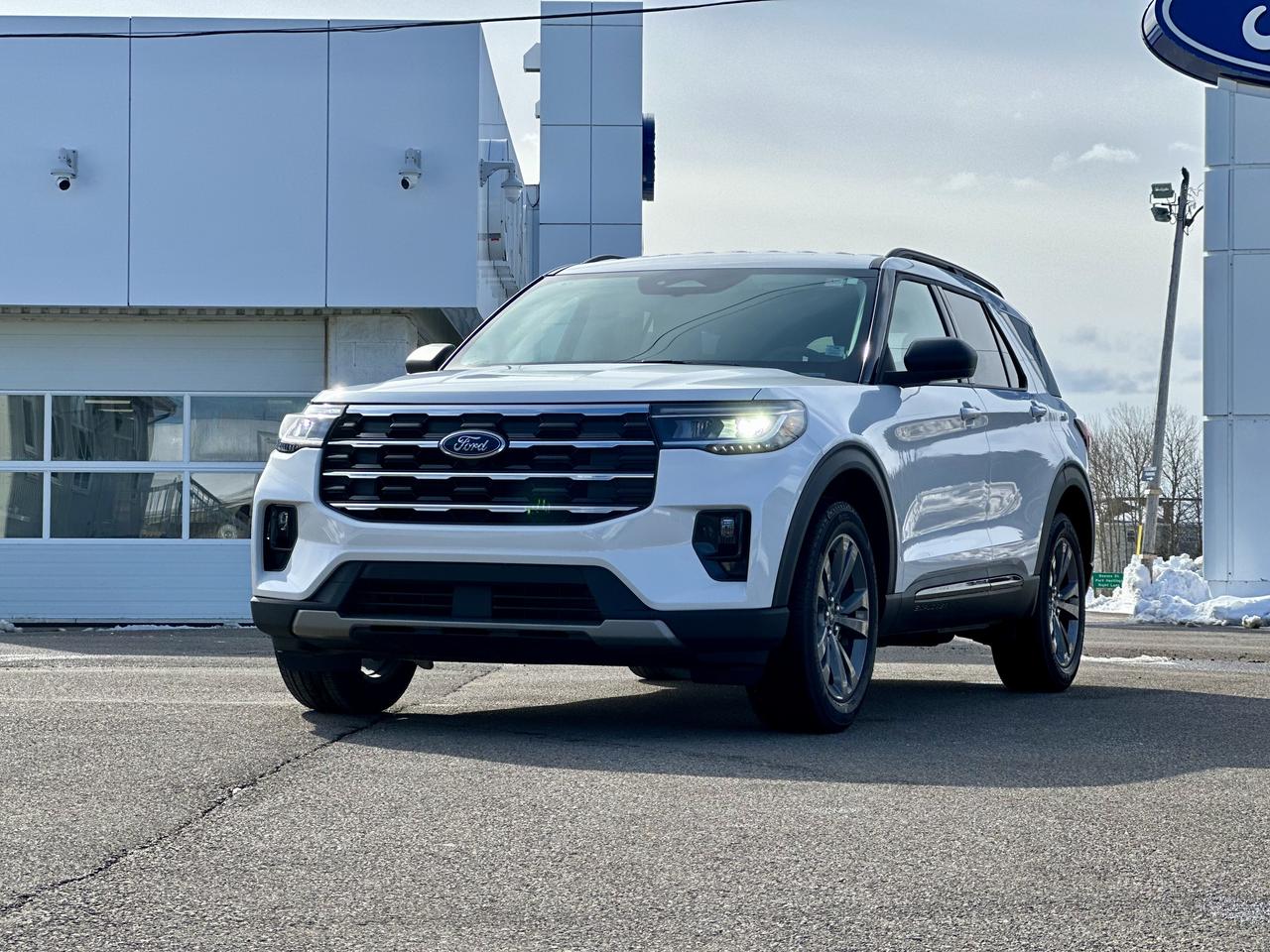 2026 Ford Explorer Active w/200A Pkg 4WD Photo2