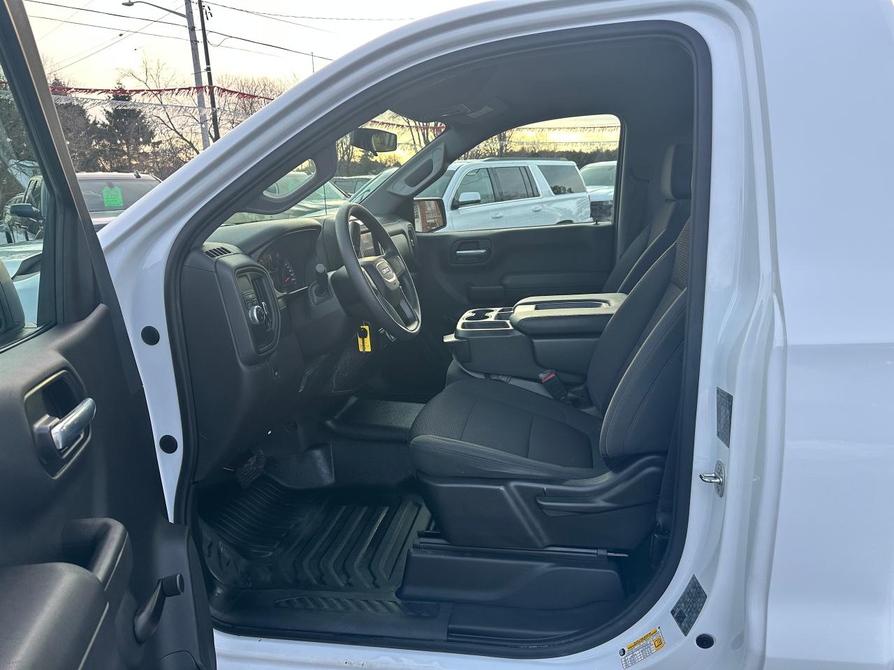 2021 GMC Sierra 1500 2WD RegCab 140" FM A/C 4.3L V6 Bluetooth BackupCam Photo