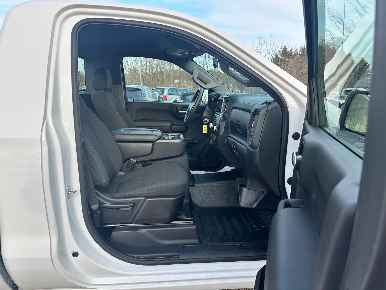 2021 GMC Sierra 1500 2WD RegCab 140" FM A/C 4.3L V6 Bluetooth BackupCam Photo