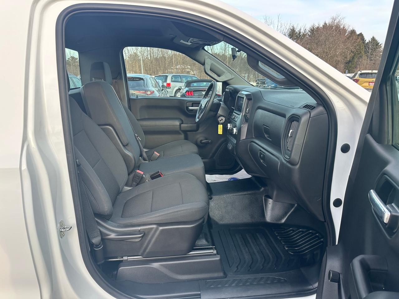 2021 GMC Sierra 1500 2WD RegCab 140" FM A/C 4.3L V6 Bluetooth BackupCam Photo