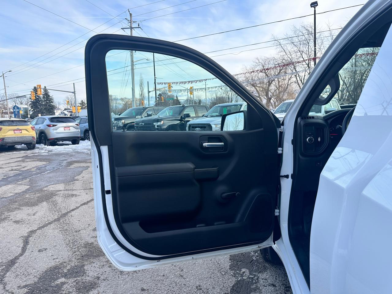 2021 GMC Sierra 1500 2WD RegCab 140" FM A/C 4.3L V6 Bluetooth BackupCam Photo