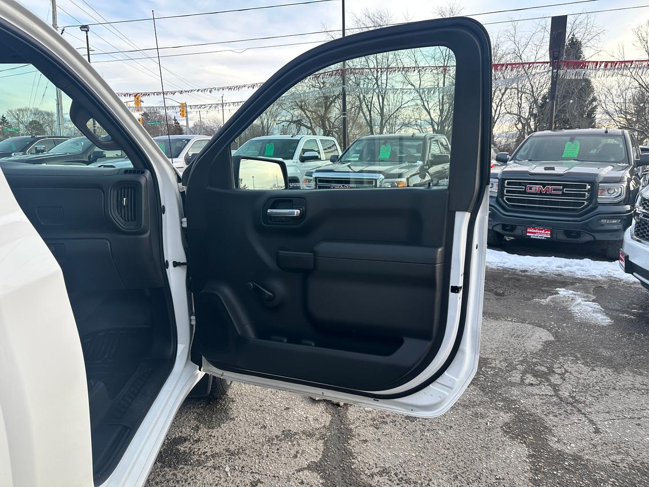 2021 GMC Sierra 1500 2WD RegCab 140" FM A/C 4.3L V6 Bluetooth BackupCam Photo