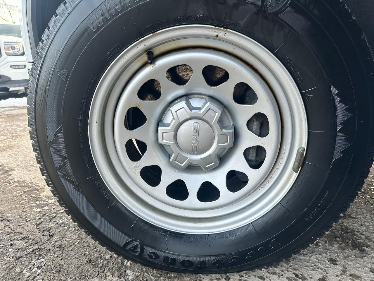 2021 GMC Sierra 1500 2WD RegCab 140" FM A/C 4.3L V6 Bluetooth BackupCam Photo