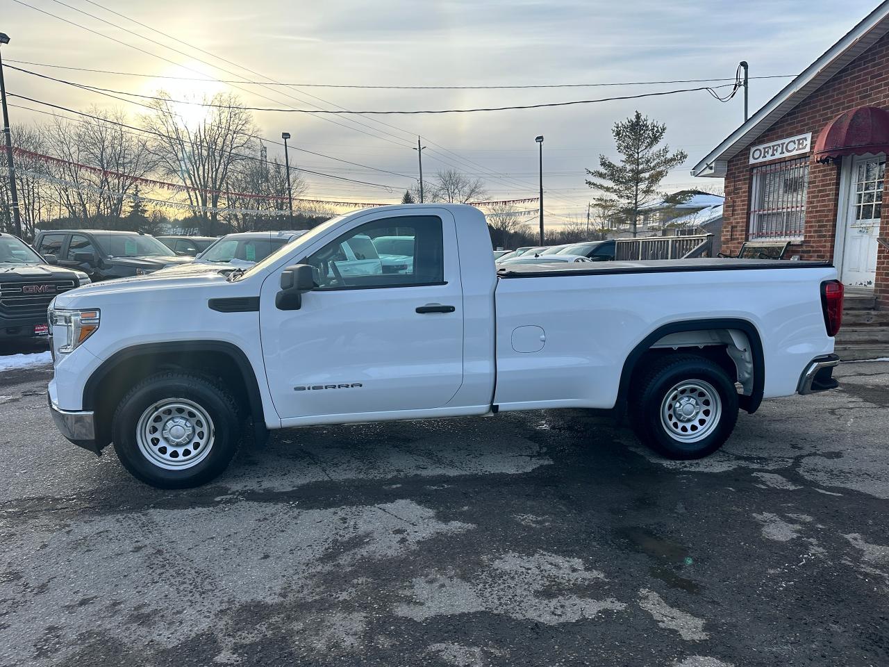 2021 GMC Sierra 1500 2WD RegCab 140" FM A/C 4.3L V6 Bluetooth BackupCam Photo2
