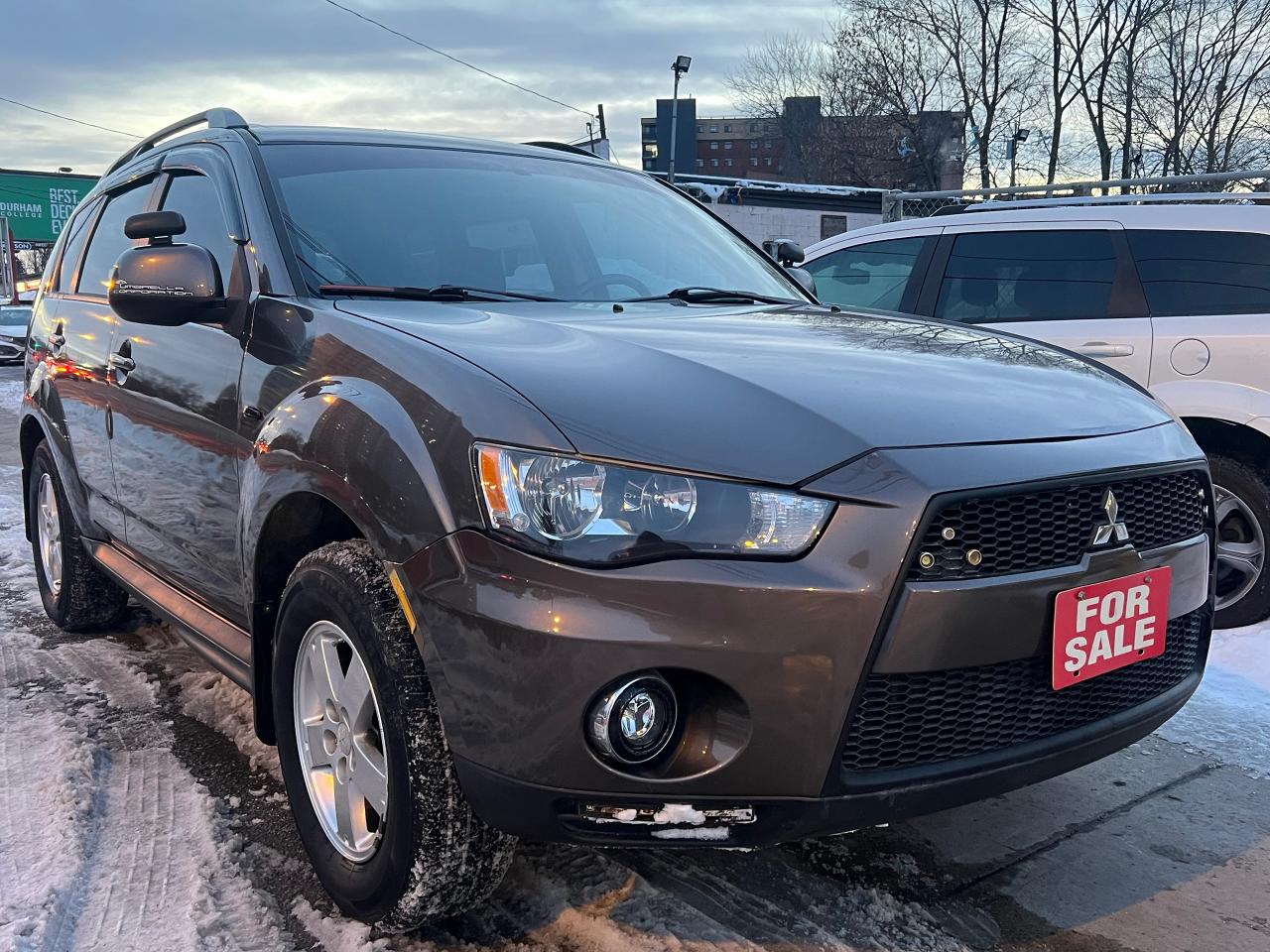 2013 Mitsubishi Outlander EXTRA CLEAN-AUTOMATIC & MORE