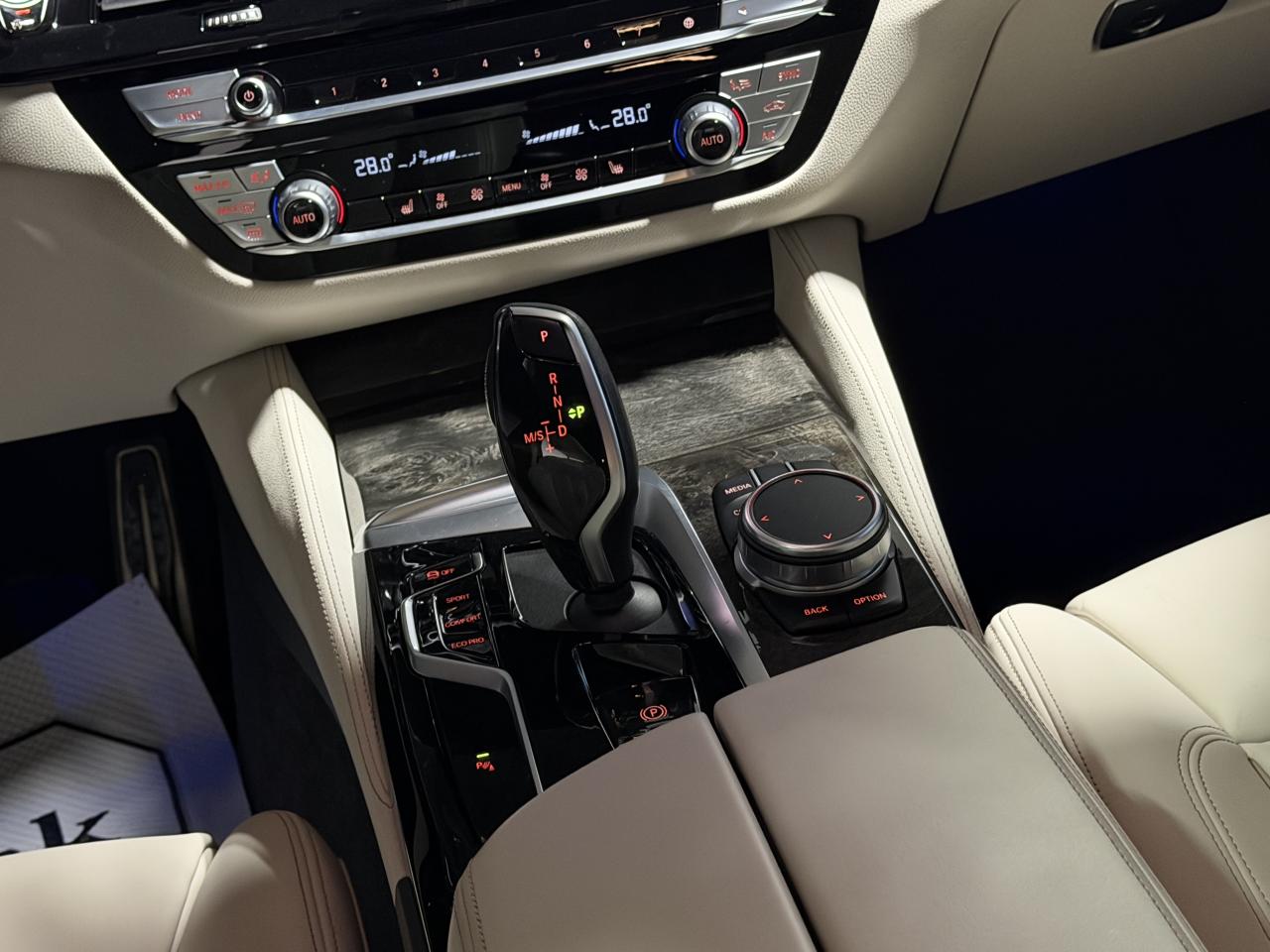 2022 BMW 5 Series 530i xDrive M-SPORT|NAVI|BACKUP|SUNROOF Photo