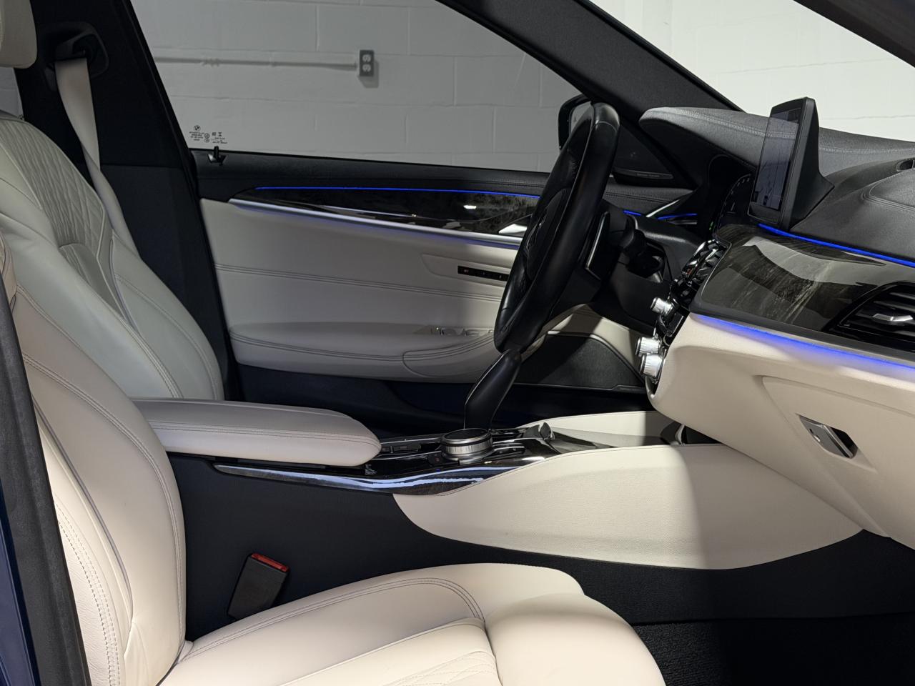 2022 BMW 5 Series 530i xDrive M-SPORT|NAVI|BACKUP|SUNROOF Photo