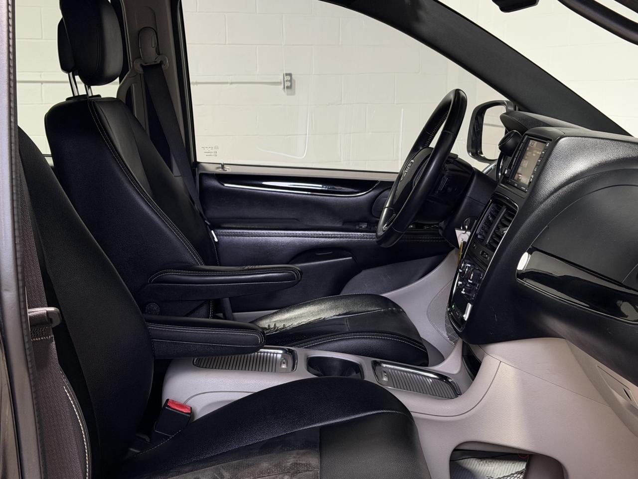 2015 Dodge Grand Caravan SXT Premium Plus DVDS|BACKUP|3.6L Photo