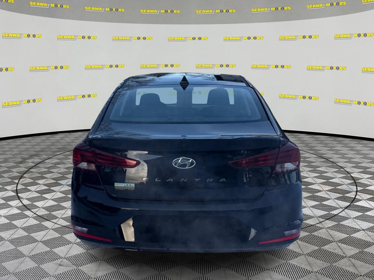 2020 Hyundai Elantra Preferred Photo