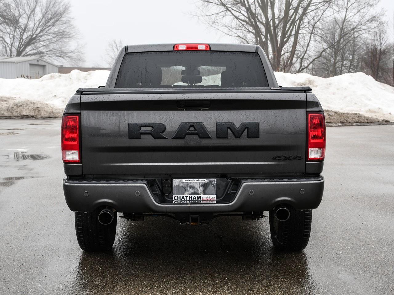 2022 RAM 1500 Classic EXPRESS 4X4 CREW CAB 5'7" BOX Photo2