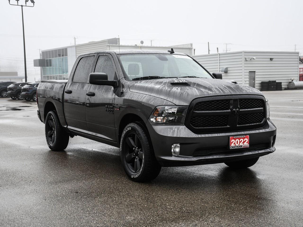 2022 RAM 1500 Classic EXPRESS 4X4 CREW CAB 5'7" BOX Photo4