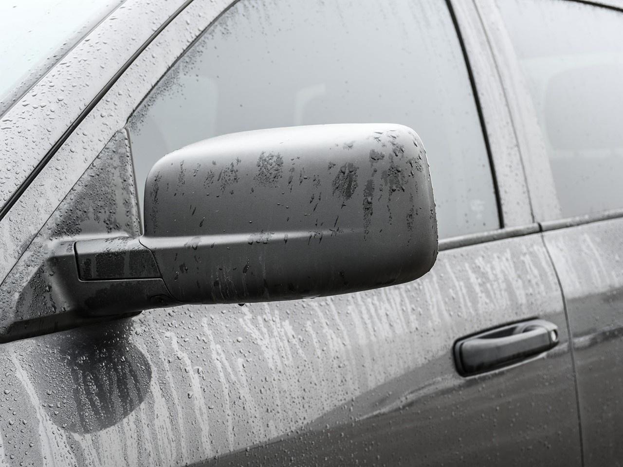 2022 RAM 1500 Classic EXPRESS 4X4 CREW CAB 5'7" BOX Photo