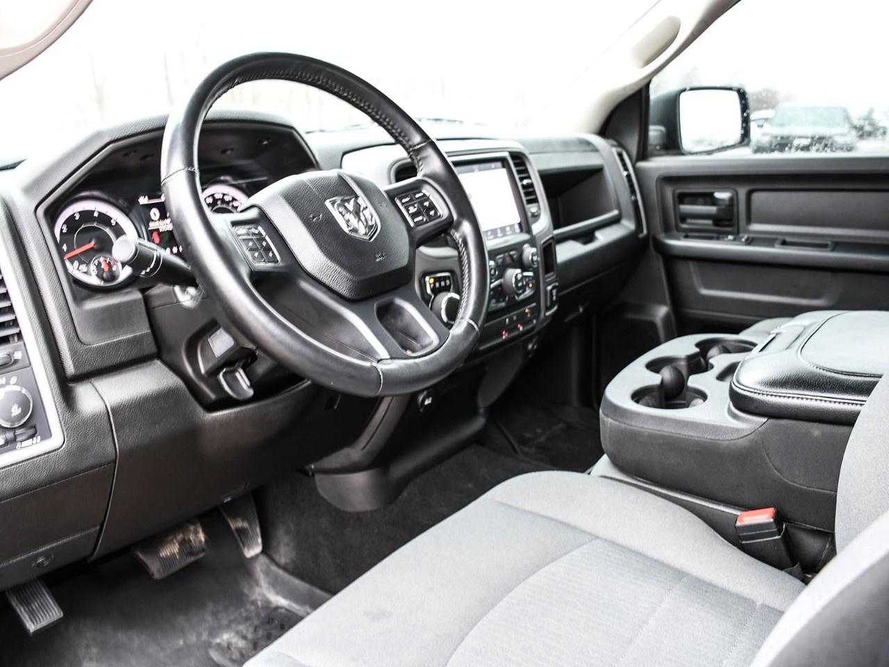 2022 RAM 1500 Classic EXPRESS 4X4 CREW CAB 5'7" BOX Photo