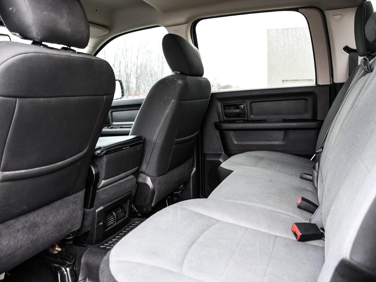 2022 RAM 1500 Classic EXPRESS 4X4 CREW CAB 5'7" BOX Photo