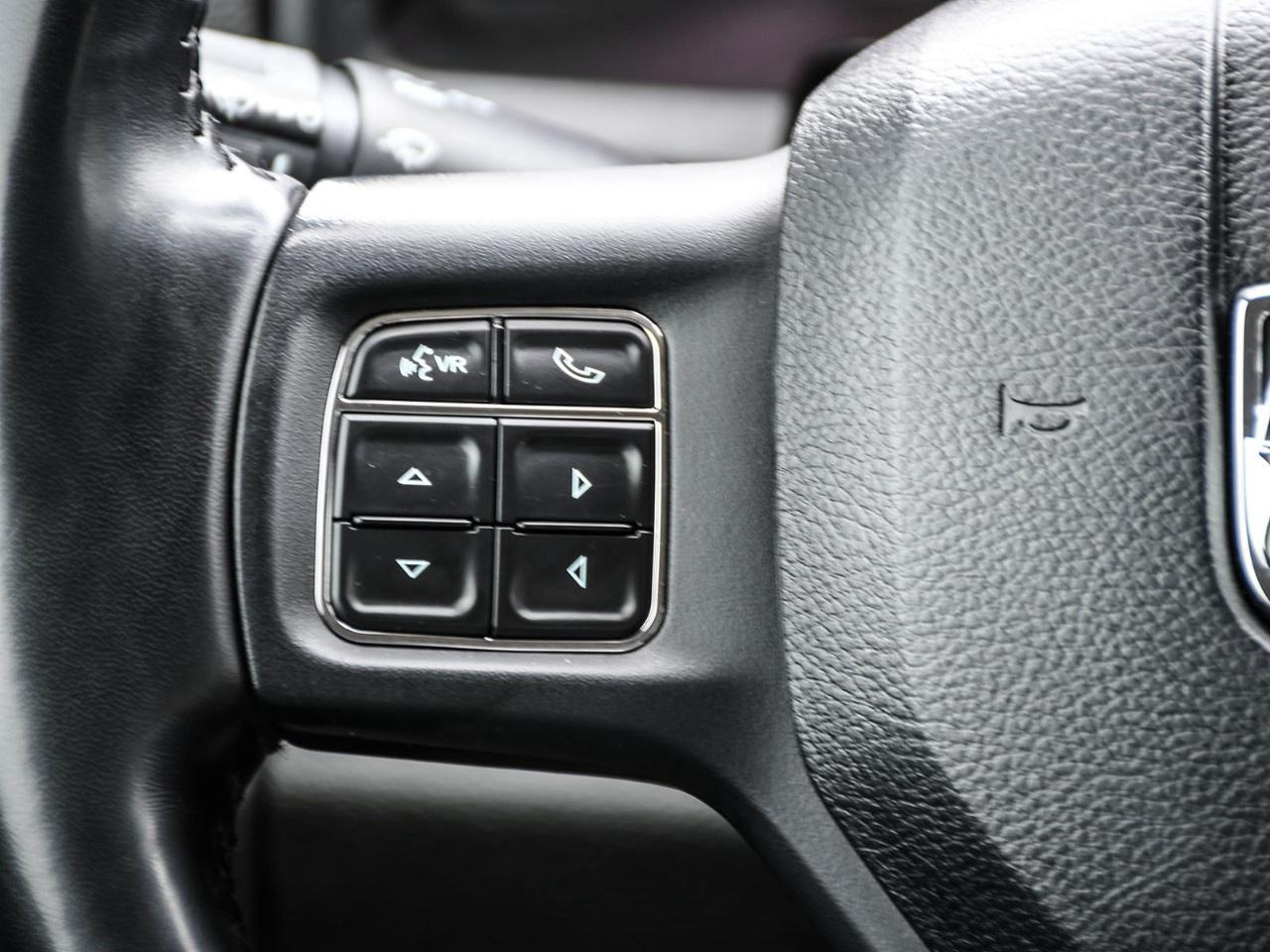 2022 RAM 1500 Classic EXPRESS 4X4 CREW CAB 5'7" BOX Photo