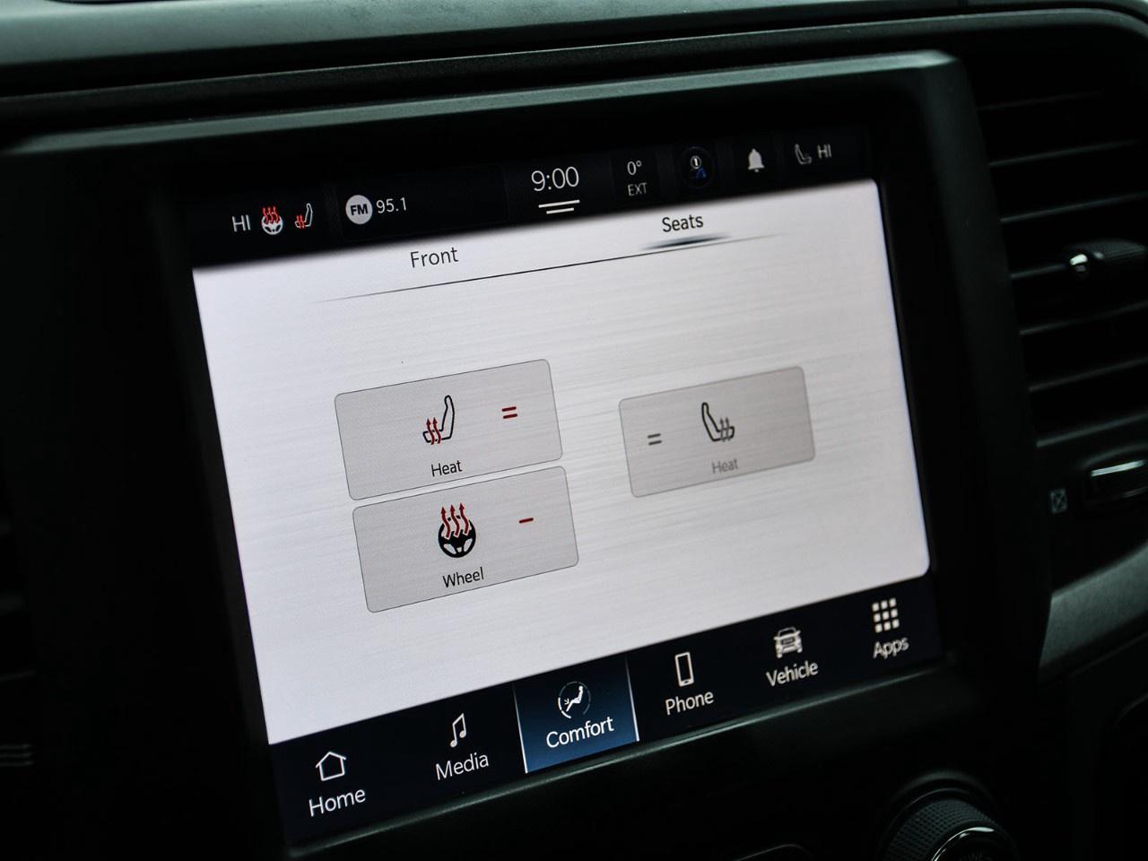 2022 RAM 1500 Classic EXPRESS 4X4 CREW CAB 5'7" BOX Photo