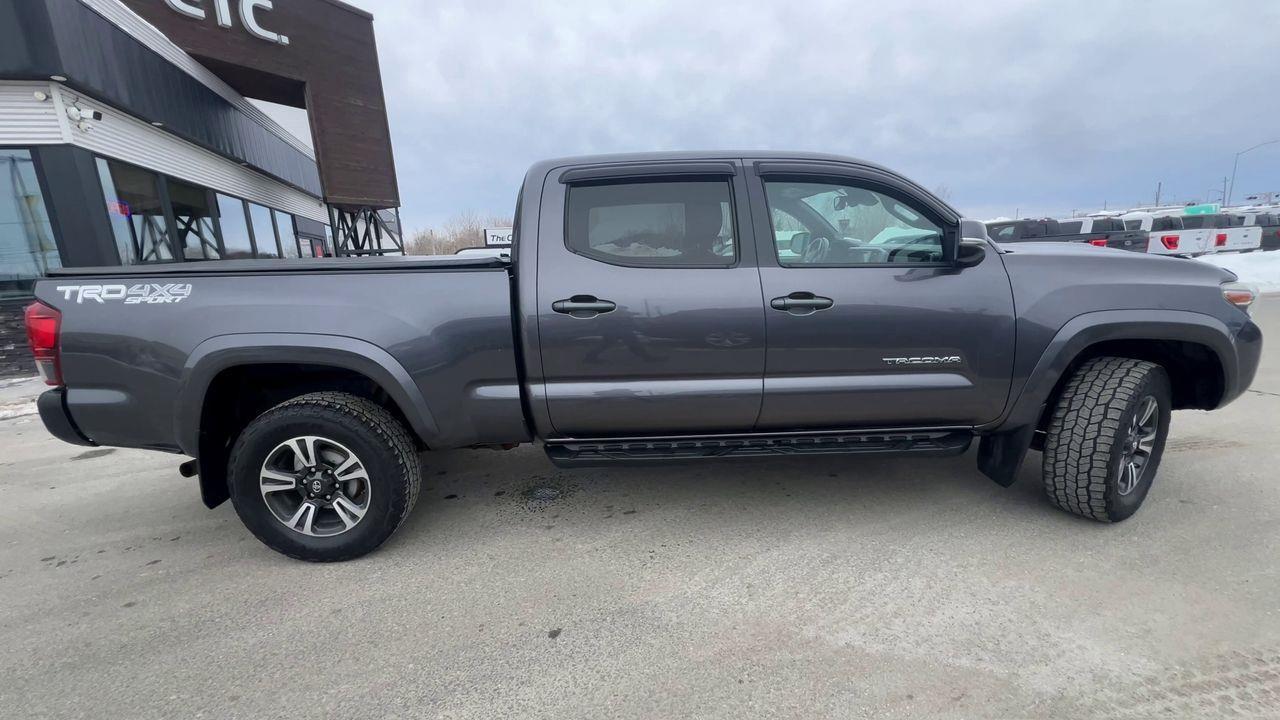 2018 Toyota Tacoma TRD SPORT 4X4 Photo
