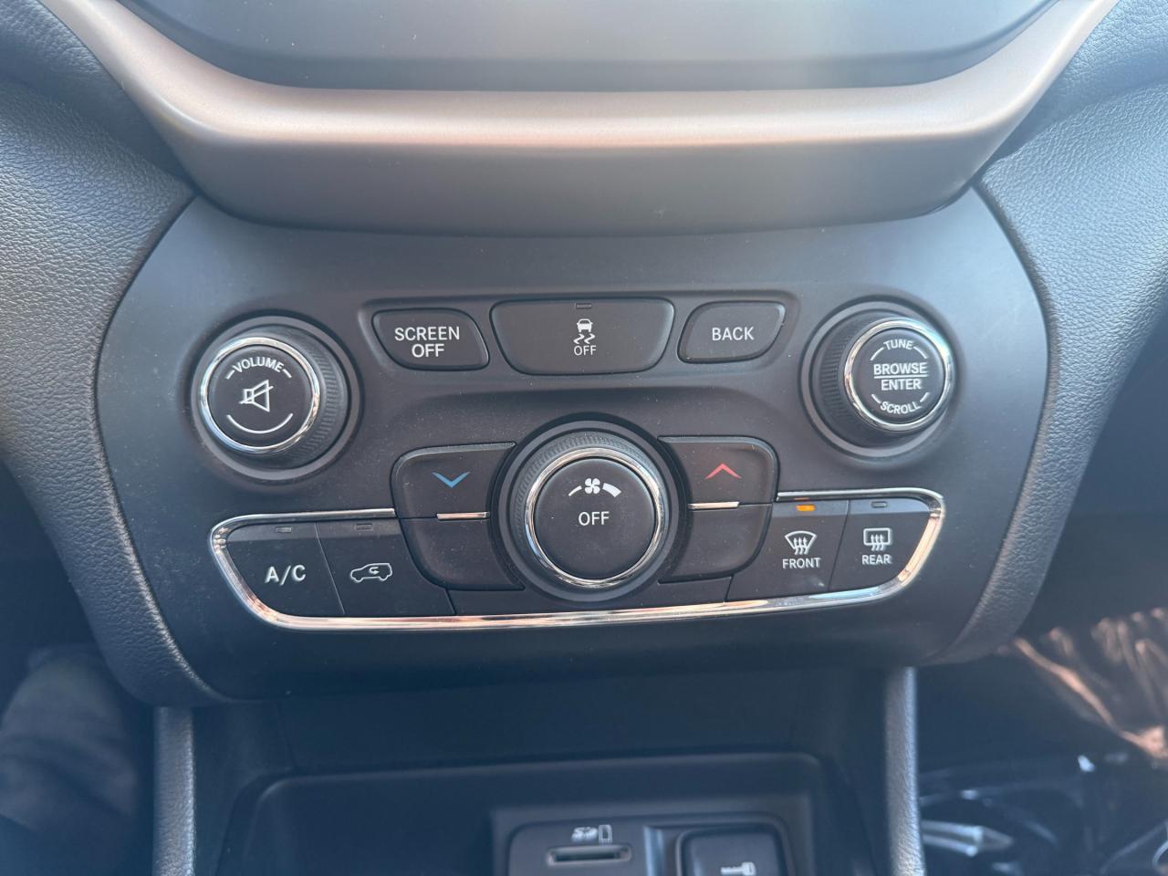 2017 Jeep Cherokee North 4X4! Photo