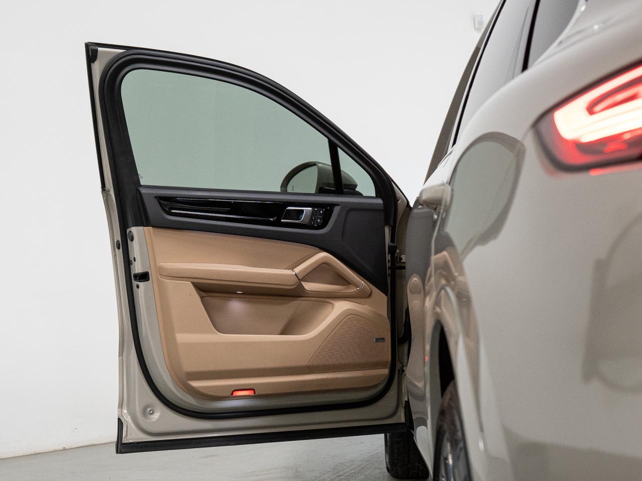 2022 Porsche Cayenne PREMIUM PLUS PKG | BOSE | PANO | 21 IN Photo