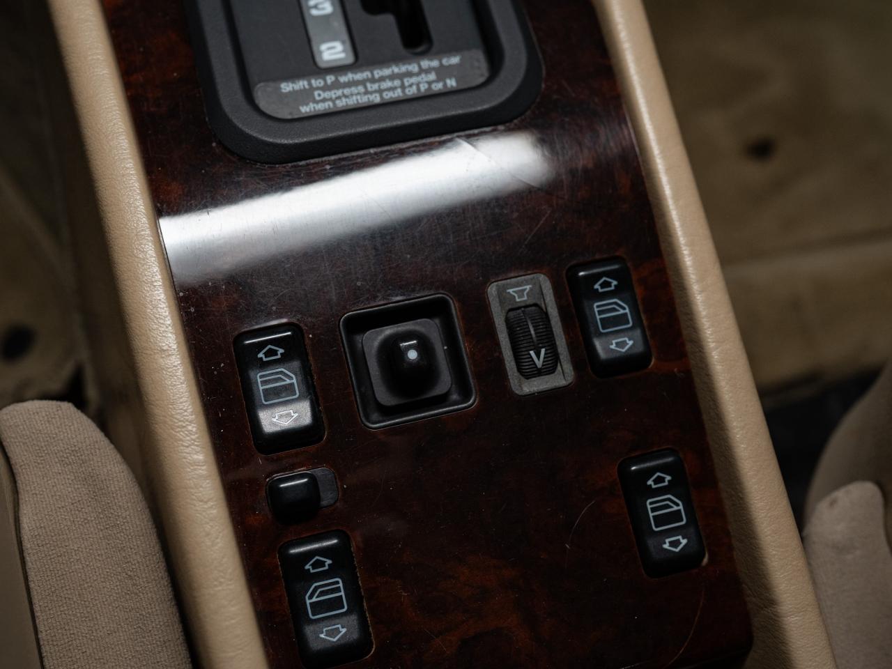 1990 Mercedes-Benz 300 Series CE | COUPE | SUNROOF | HEATED SEATS Photo