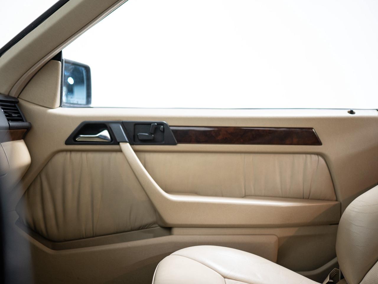 1990 Mercedes-Benz 300 Series CE | COUPE | SUNROOF | HEATED SEATS Photo