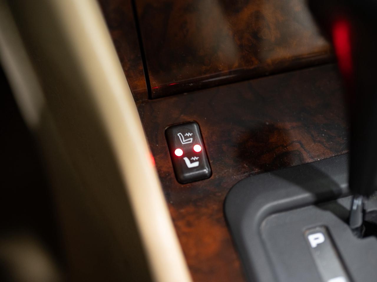 1990 Mercedes-Benz 300 Series CE | COUPE | SUNROOF | HEATED SEATS Photo