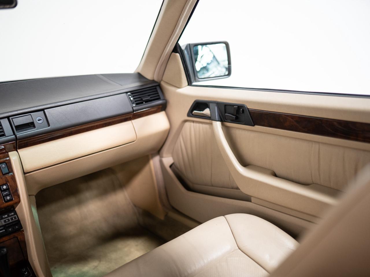 1990 Mercedes-Benz 300 Series CE | COUPE | SUNROOF | HEATED SEATS Photo