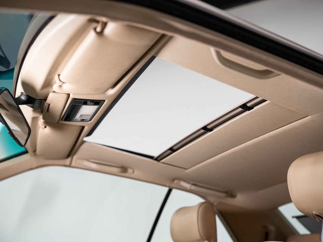 1990 Mercedes-Benz 300 Series CE | COUPE | SUNROOF | HEATED SEATS Photo