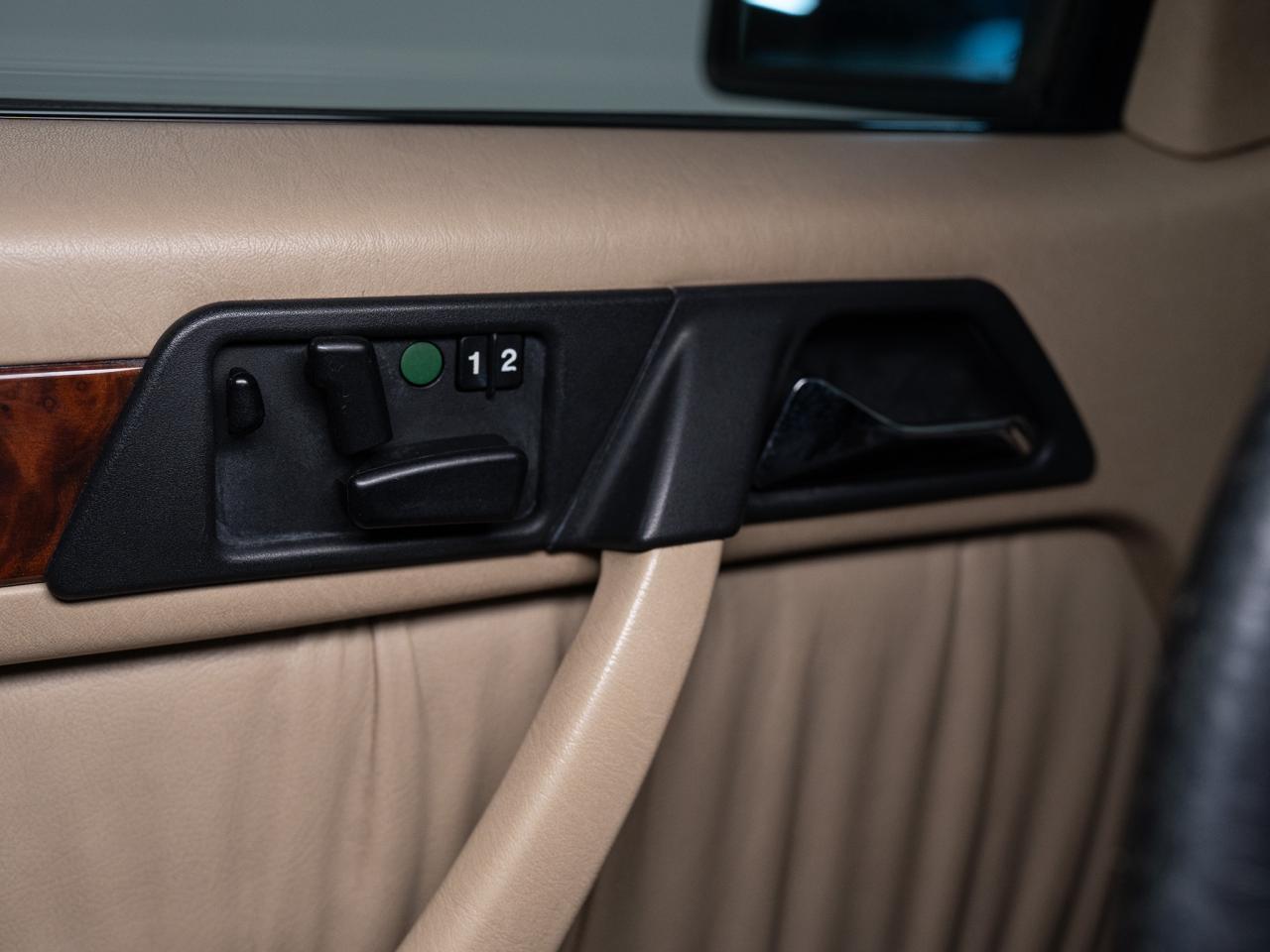 1990 Mercedes-Benz 300 Series CE | COUPE | SUNROOF | HEATED SEATS Photo