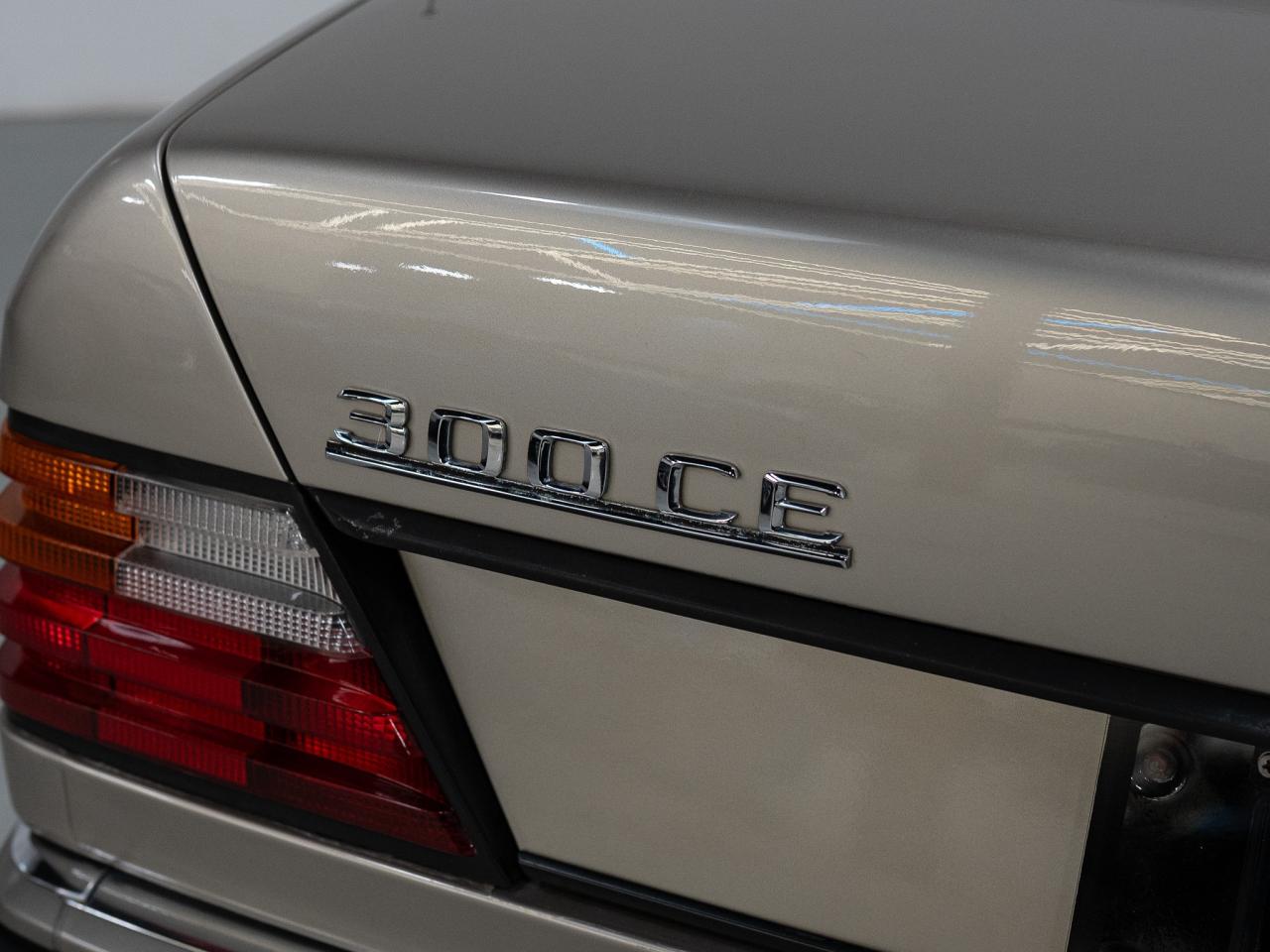 1990 Mercedes-Benz 300 Series CE | COUPE | SUNROOF | HEATED SEATS Photo