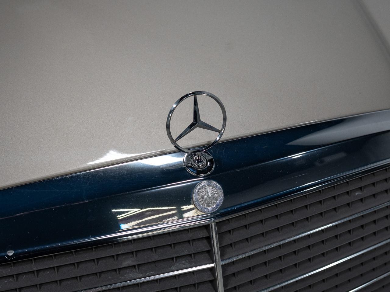 1990 Mercedes-Benz 300 Series CE | COUPE | SUNROOF | HEATED SEATS Photo