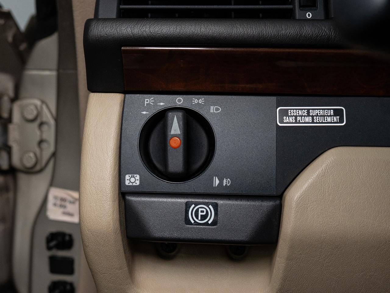 1990 Mercedes-Benz 300 Series CE | COUPE | SUNROOF | HEATED SEATS Photo