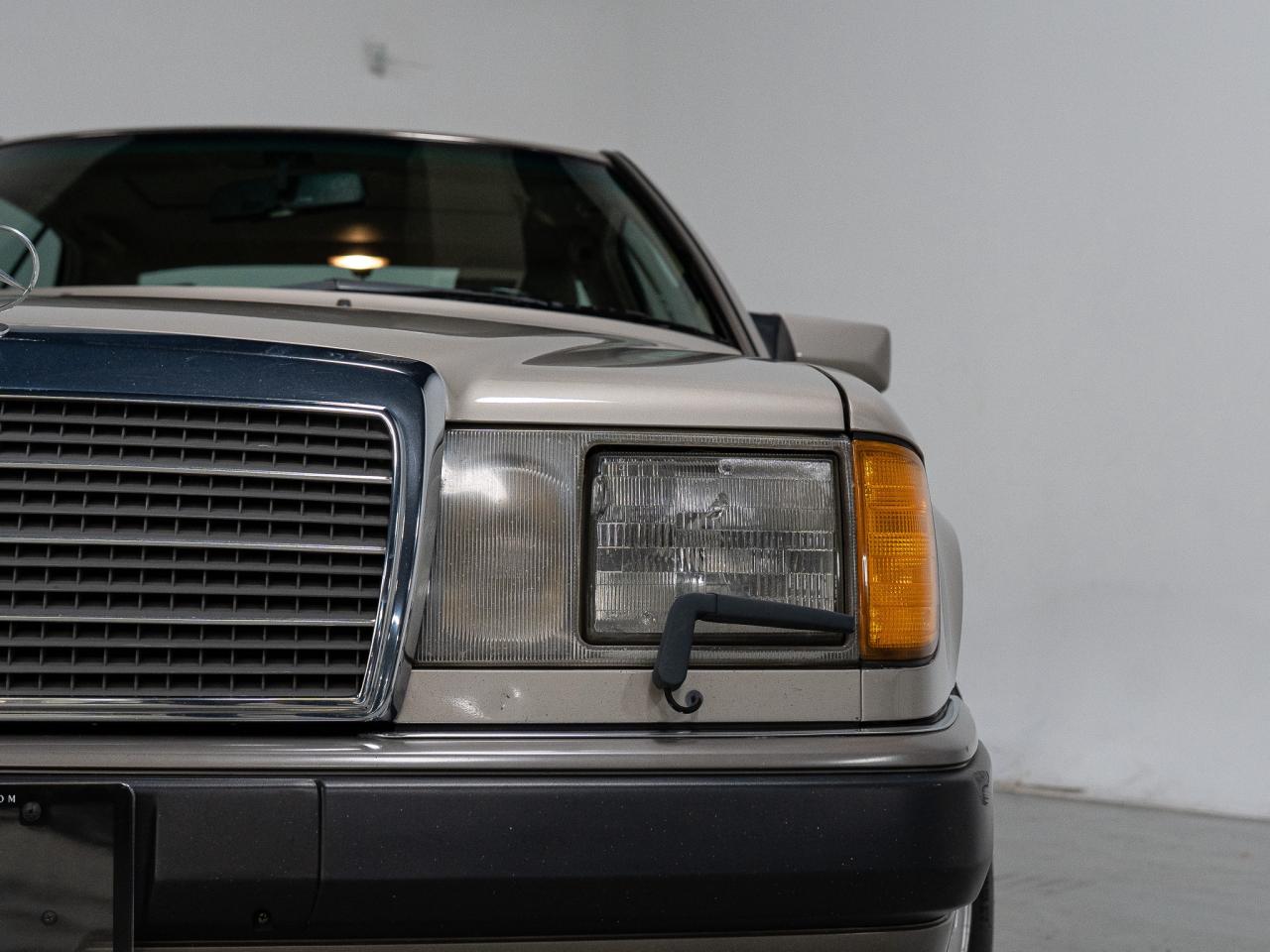1990 Mercedes-Benz 300 Series CE | COUPE | SUNROOF | HEATED SEATS Photo
