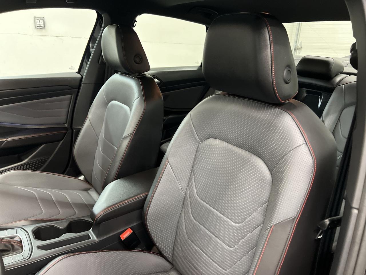 2025 Volkswagen Jetta GLI AUTOBAHN | LOW KMS! | 228HP | LEATHER | SUNROOF Photo