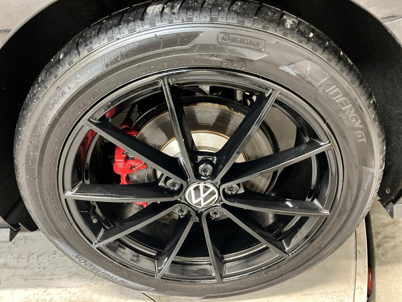 2025 Volkswagen Jetta GLI AUTOBAHN | LOW KMS! | 228HP | LEATHER | SUNROOF Photo