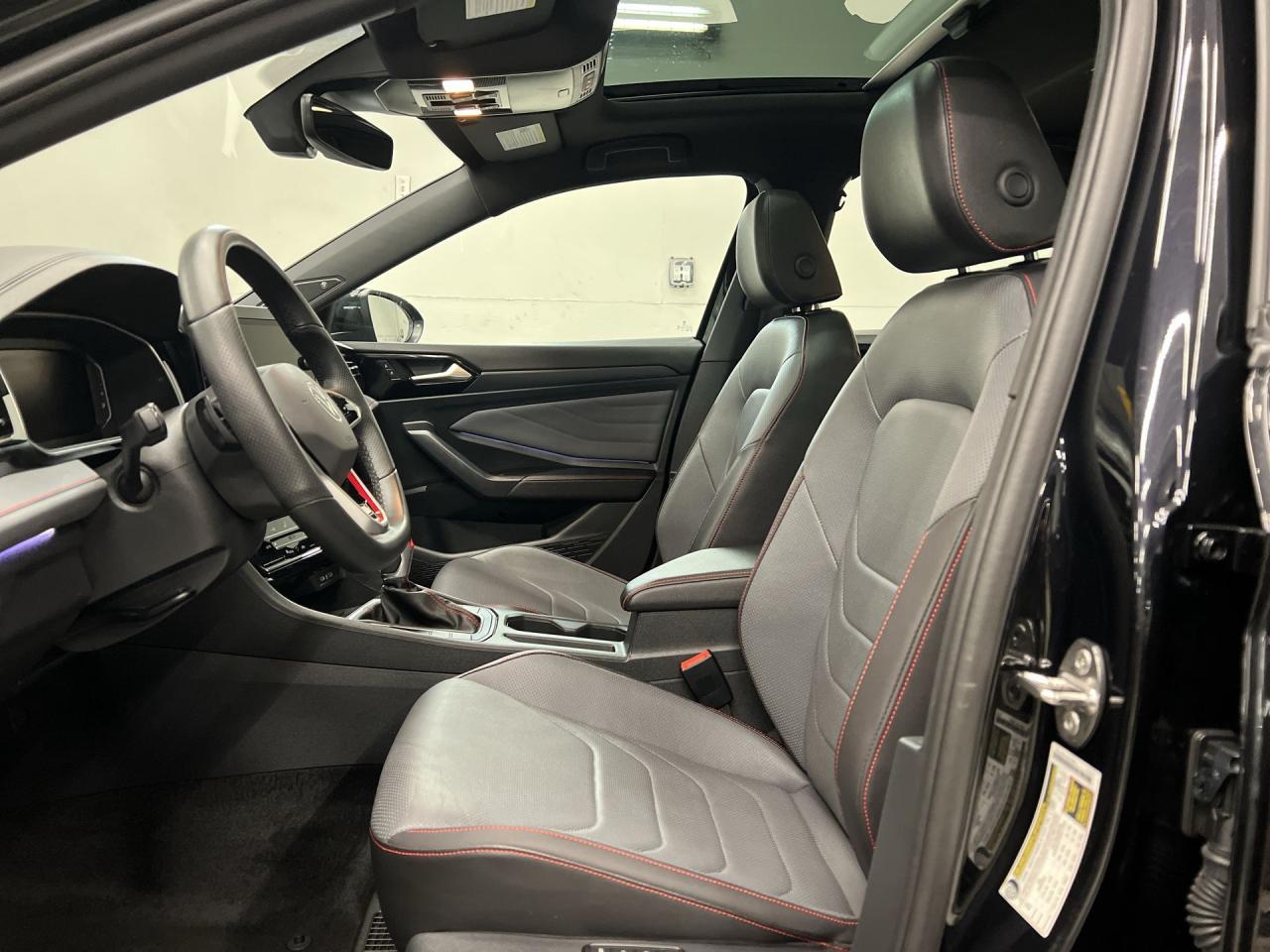 2025 Volkswagen Jetta GLI AUTOBAHN | LOW KMS! | 228HP | LEATHER | SUNROOF Photo