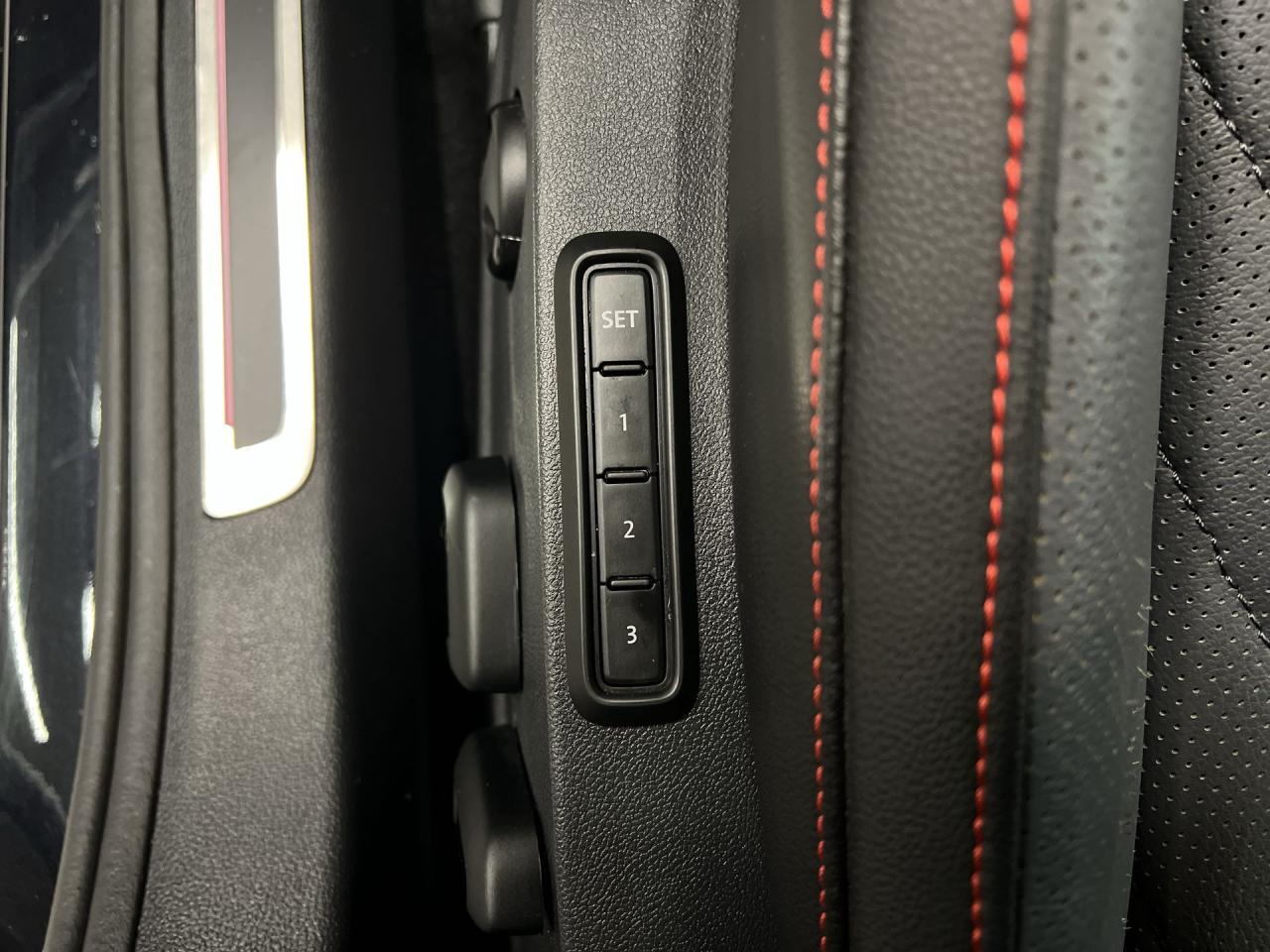 2025 Volkswagen Jetta GLI AUTOBAHN | LOW KMS! | 228HP | LEATHER | SUNROOF Photo