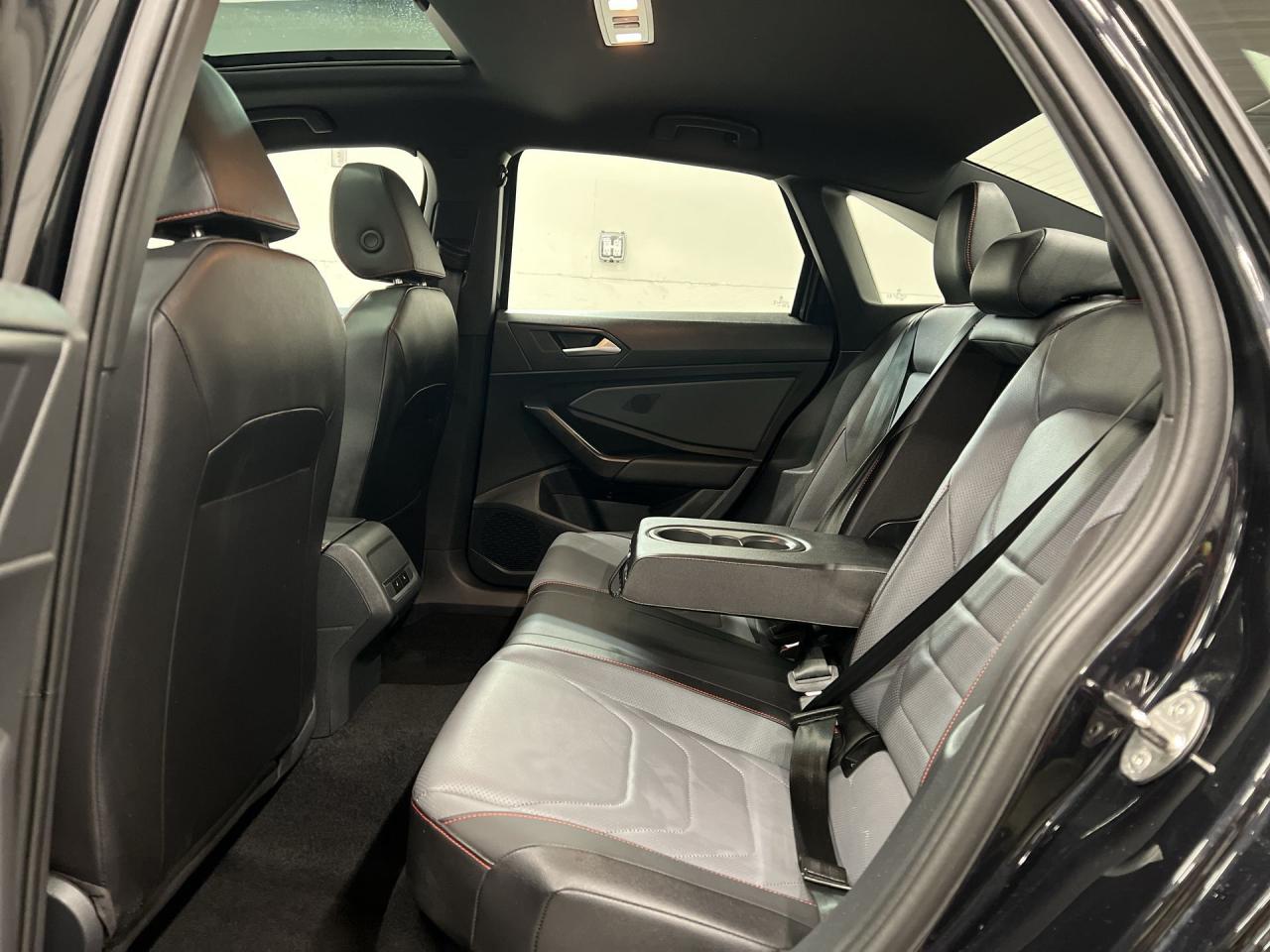 2025 Volkswagen Jetta GLI AUTOBAHN | LOW KMS! | 228HP | LEATHER | SUNROOF Photo