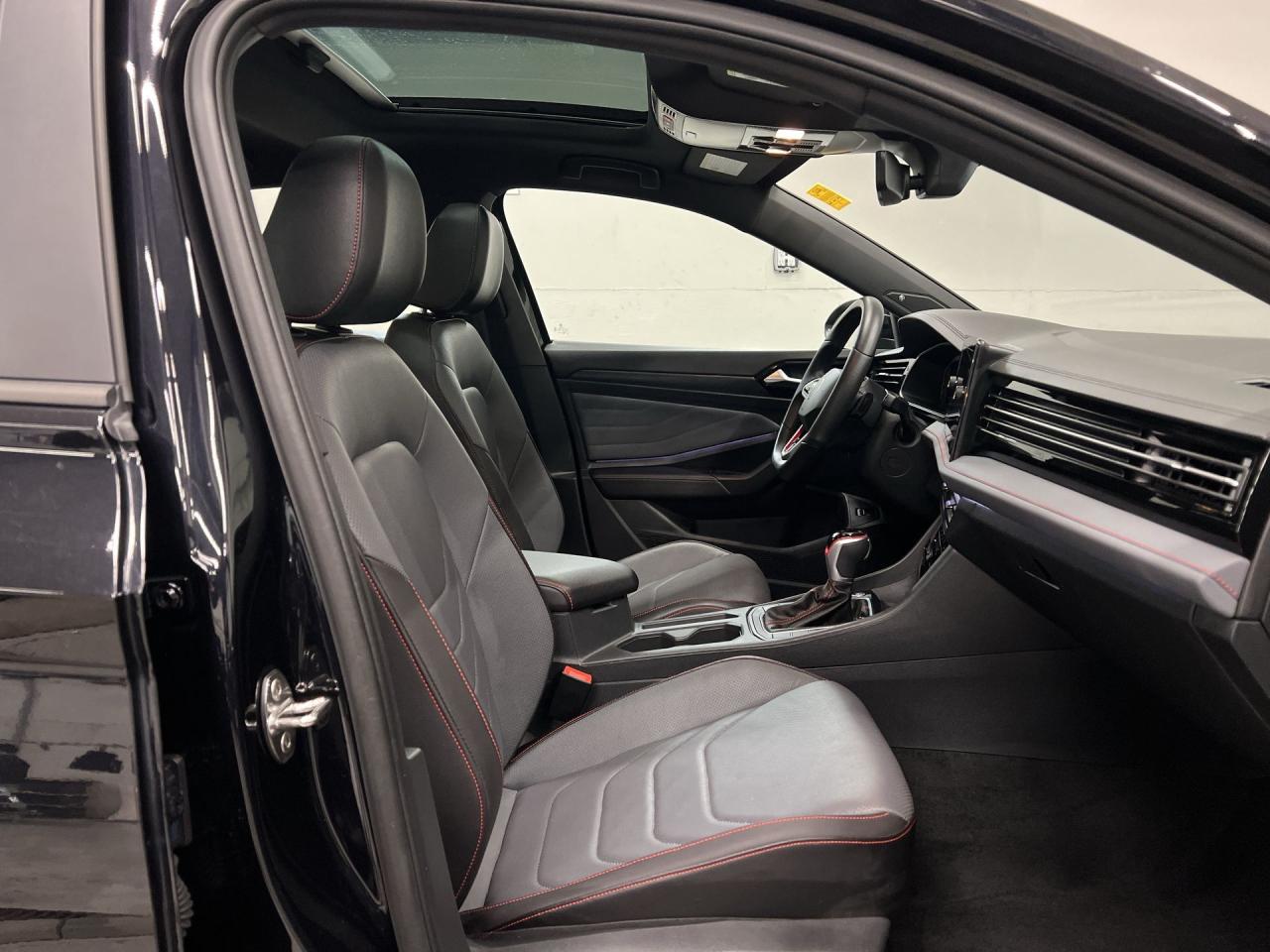 2025 Volkswagen Jetta GLI AUTOBAHN | LOW KMS! | 228HP | LEATHER | SUNROOF Photo