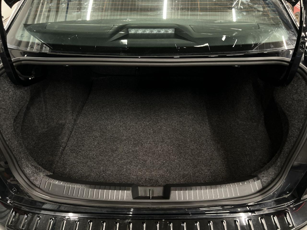 2025 Volkswagen Jetta GLI AUTOBAHN | LOW KMS! | 228HP | LEATHER | SUNROOF Photo