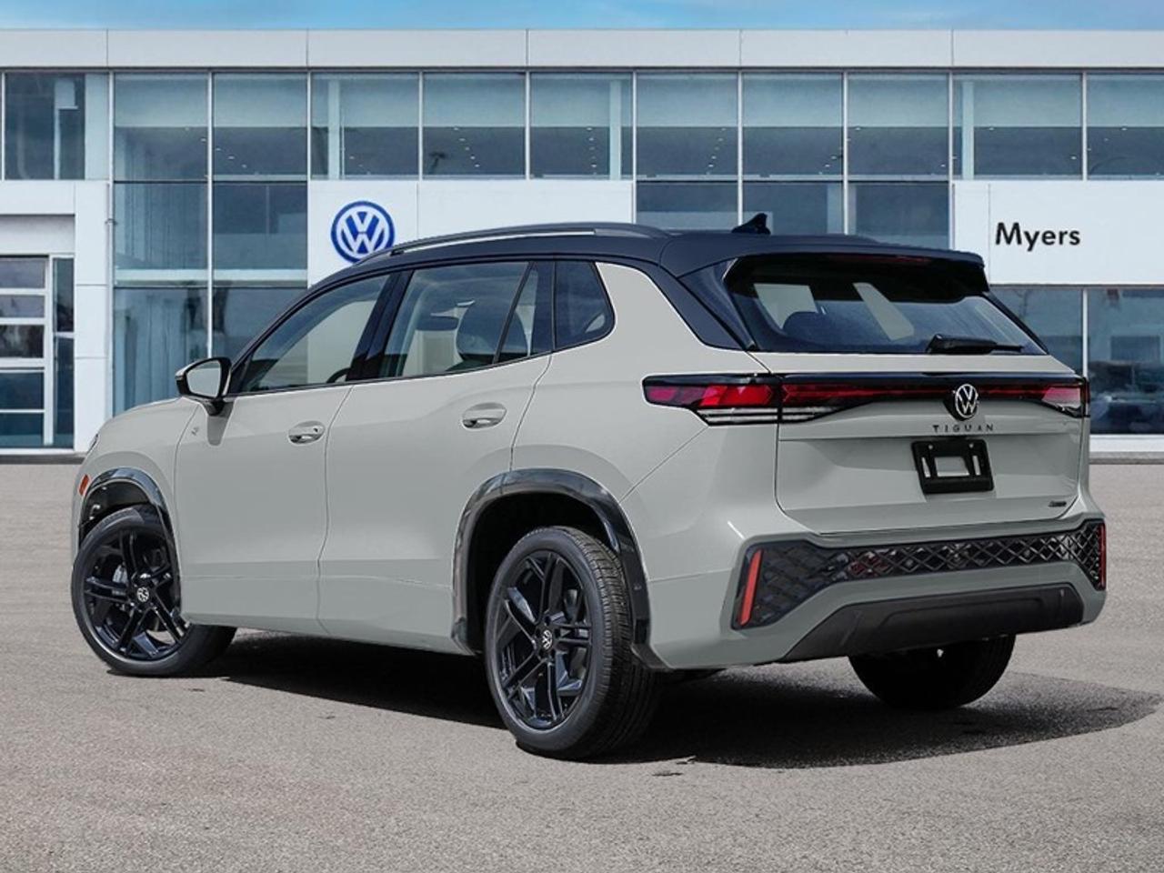 2026 Volkswagen Tiguan Comfortline R-Line Black Edition Photo3
