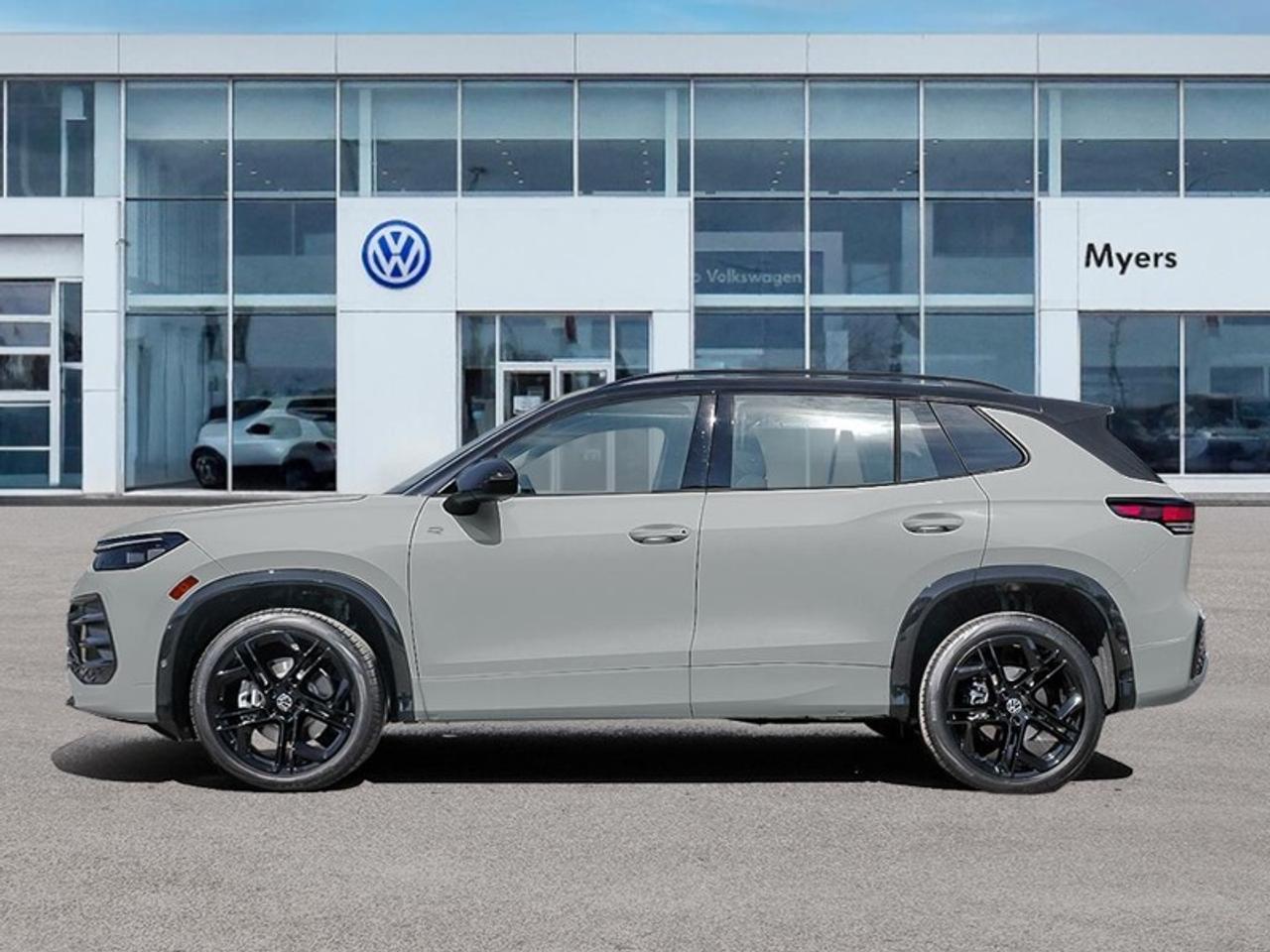 2026 Volkswagen Tiguan Comfortline R-Line Black Edition Photo