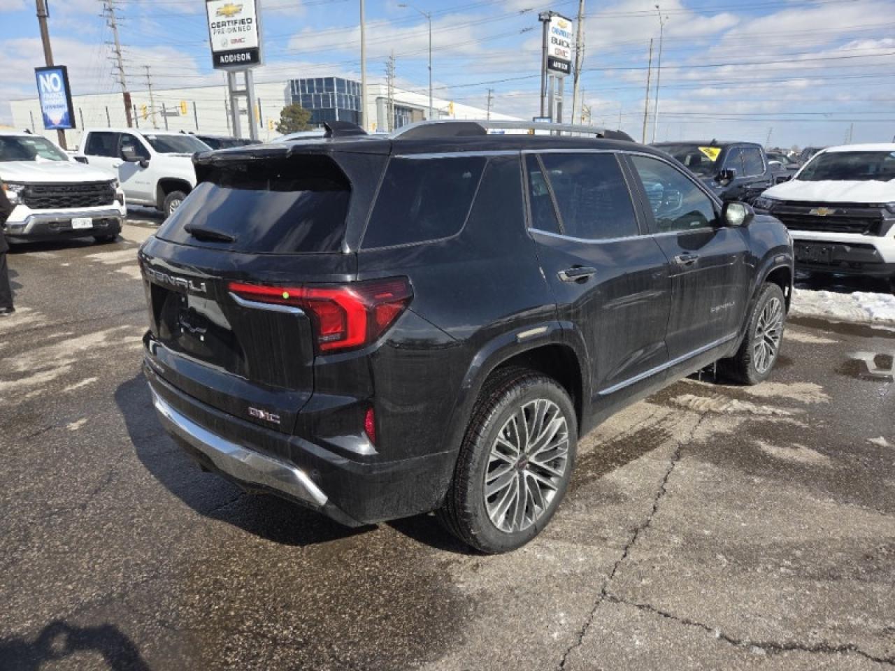 2026 GMC Terrain Denali  - Sunroof -  Cooled Seats Photo