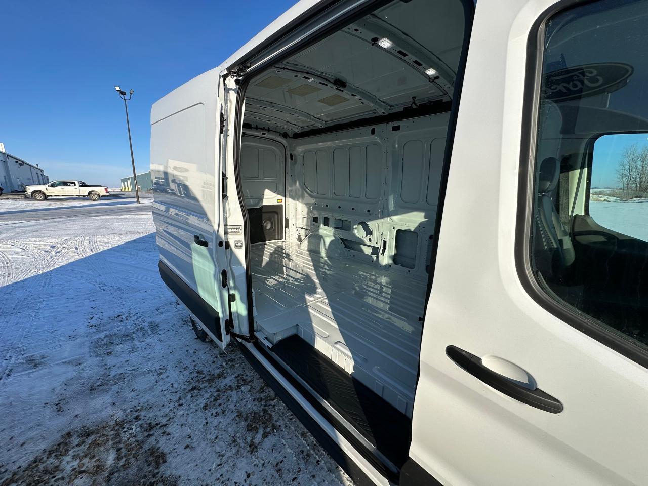 2026 Ford Transit Cargo Van BASE T-250 148 Med Rf 9070 GVWR AWD 101A Photo5