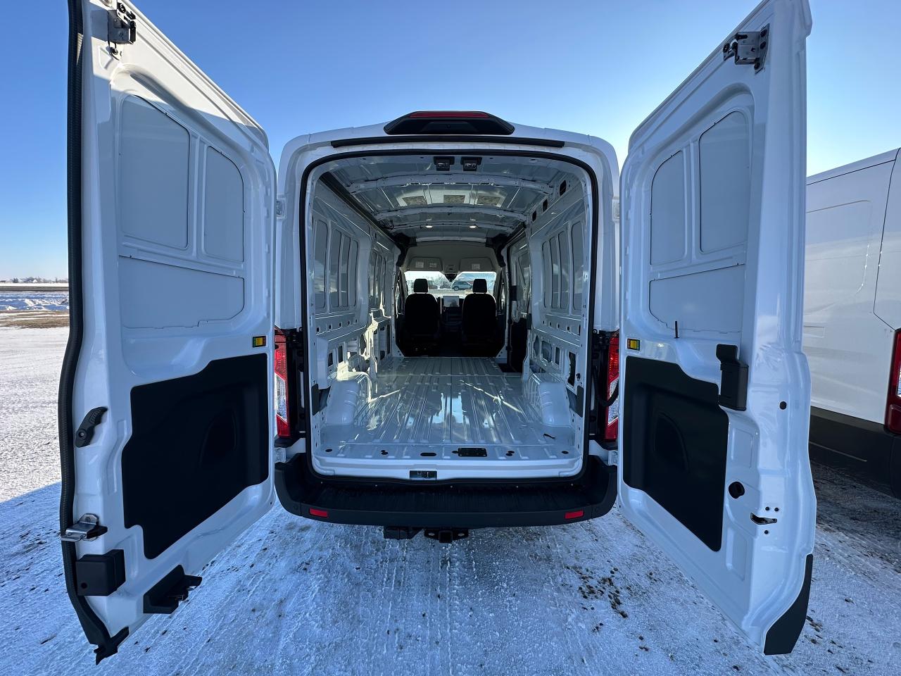 2026 Ford Transit Cargo Van BASE T-250 148 Med Rf 9070 GVWR AWD 101A Photo5