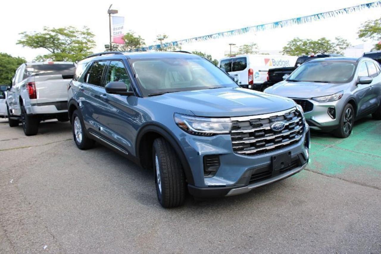 2025 Ford Explorer Active Photo