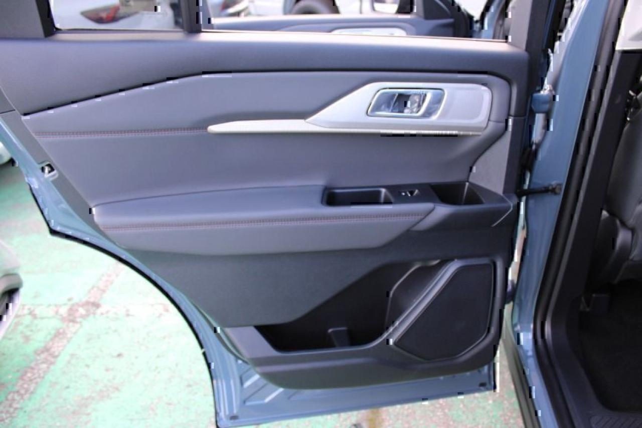 2025 Ford Explorer Active Photo