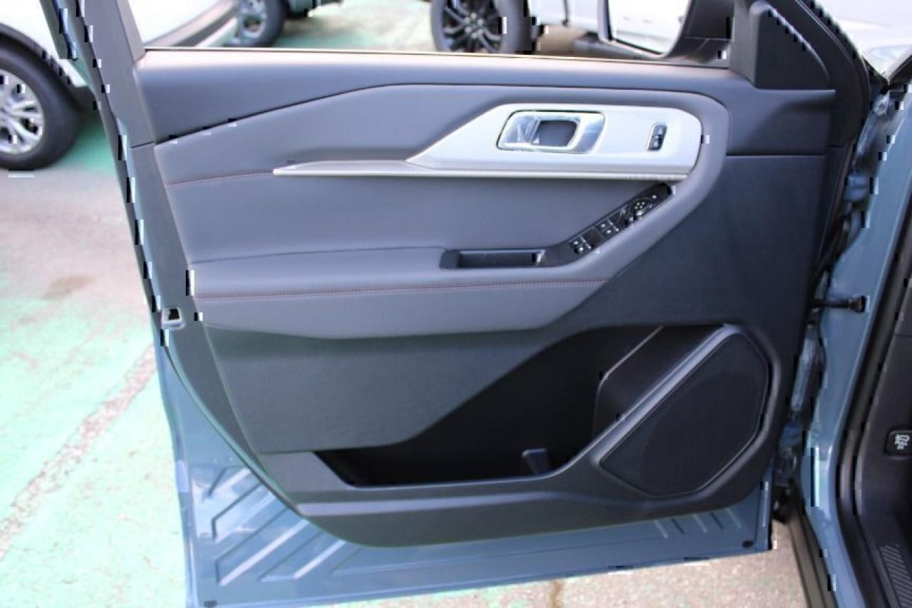 2025 Ford Explorer Active Photo